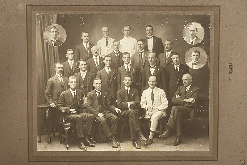 Members of the now defunct Brisbane RSSILA Sub Branch shown wearing both the large and miniature versions of the badges in 1922 (RSL Queensland Papers).  