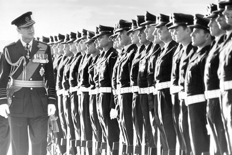 Prince Philip inspects RAAF Guard of Honour