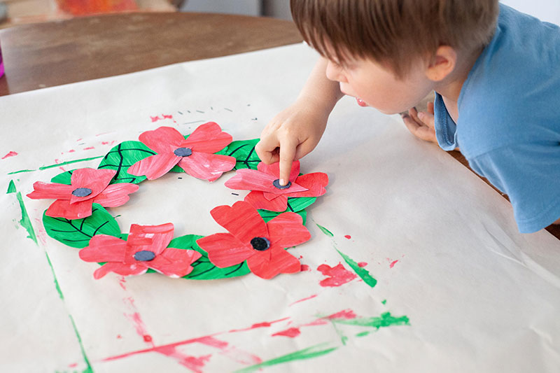 Make your own poppy wreath