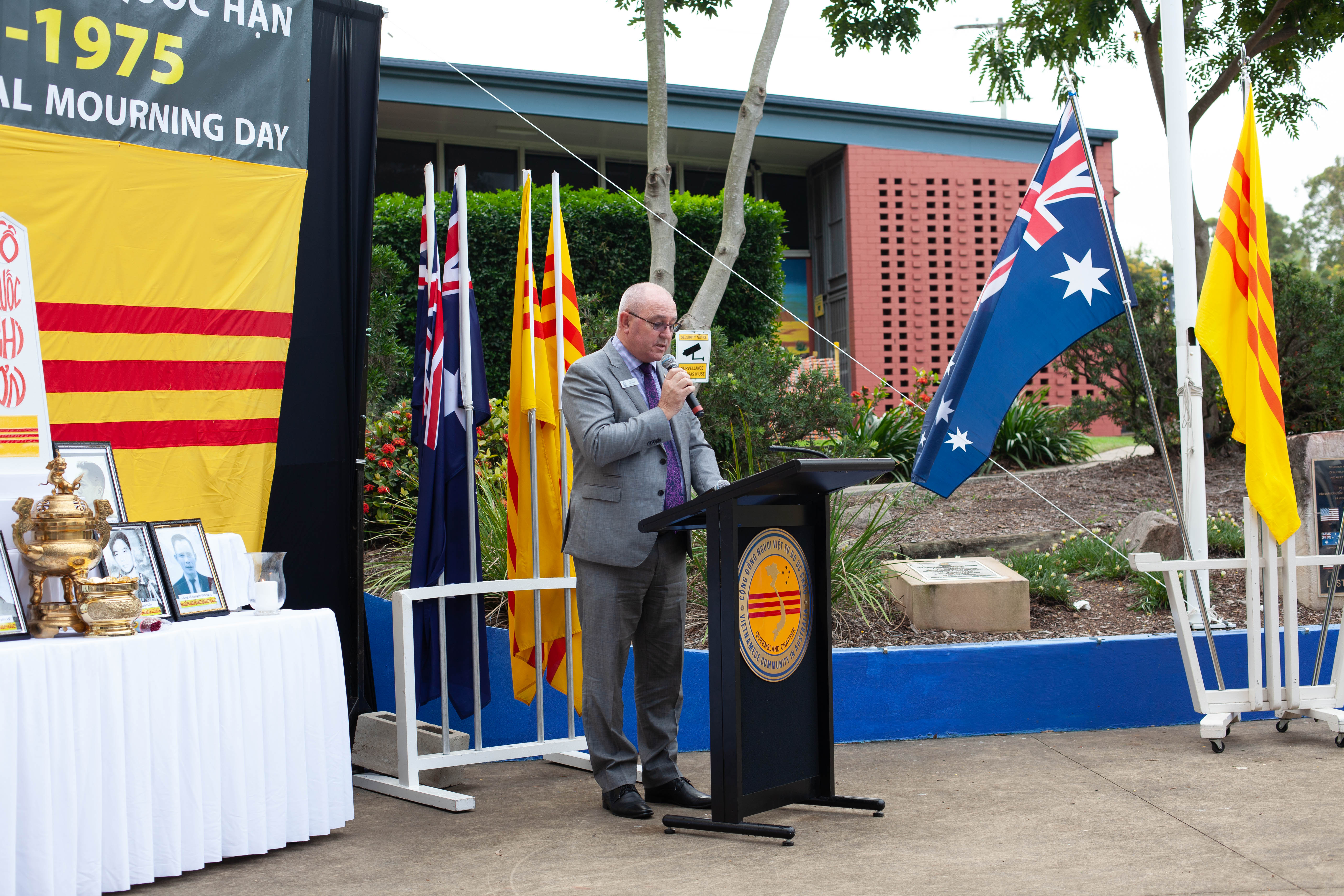 RSL Queensland President Tony Ferris speaking at Vietnam Mourning Day ceremony