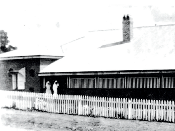 Killarney Hospital and Aged Care building image from 75 years ago. 